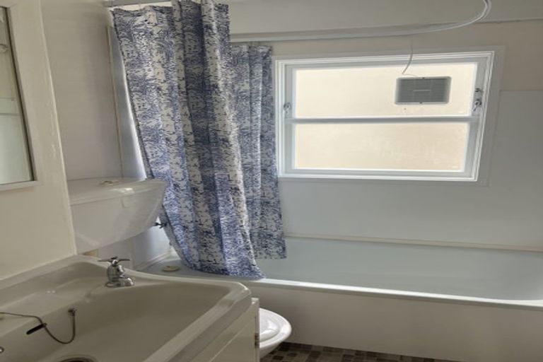 Photo of property in 26 Rhodes Street, Newtown, Wellington, 6021