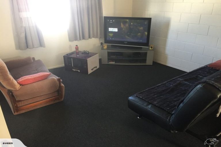 Photo of property in 17 Pirie Crescent, Moera, Lower Hutt, 5010