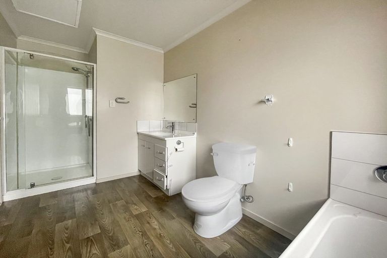 Photo of property in 16 Black Rock Road, Newlands, Wellington, 6037