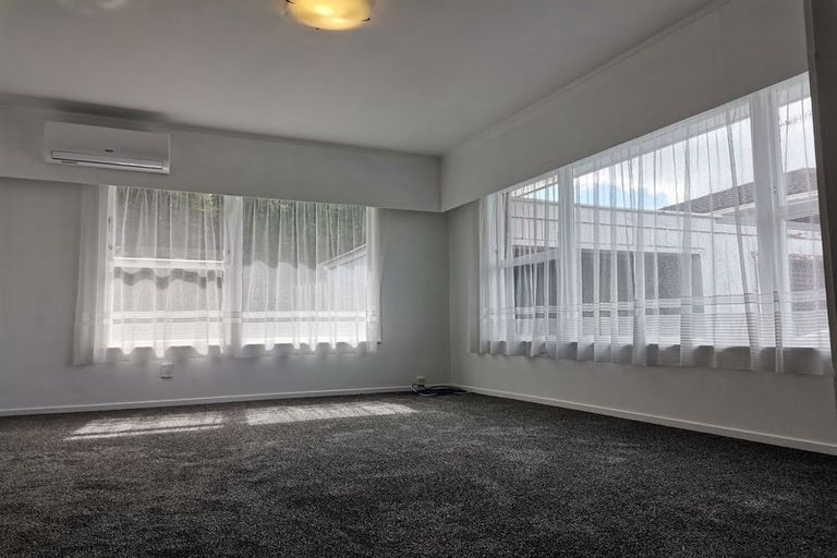 Photo of property in 2/51 Evelyn Place, Hillcrest, Auckland, 0627