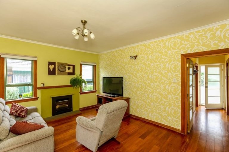 Photo of property in 17 Maratahu Street, Westown, New Plymouth, 4310