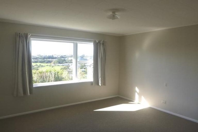 Photo of property in 91 Ruskin Road, Newlands, Wellington, 6037
