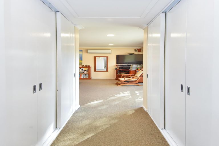 Photo of property in 83 St Annes Crescent, Wattle Downs, Auckland, 2103