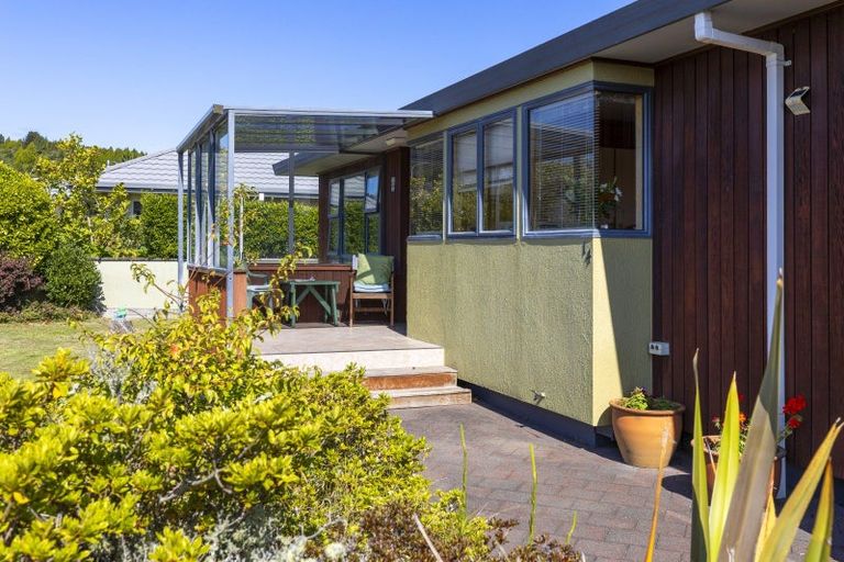 Photo of property in 14 Fairview Terrace, Waipahihi, Taupo, 3330