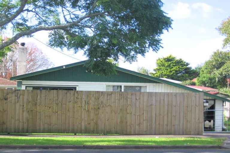 Photo of property in 9 Border Road, Henderson, Auckland, 0612