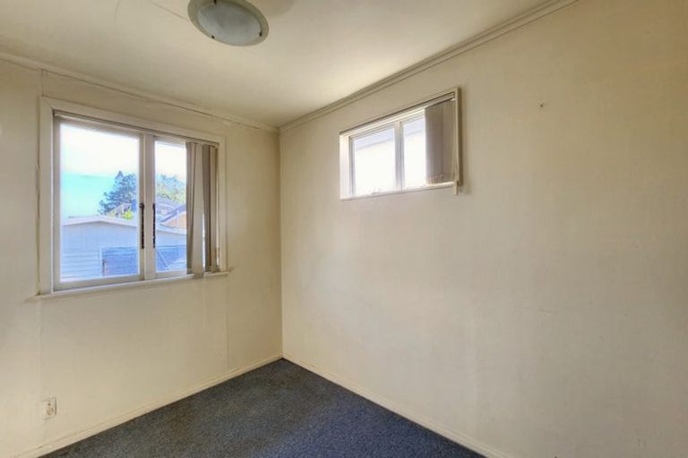 Photo of property in 5 Alan Avenue, Henderson, Auckland, 0610