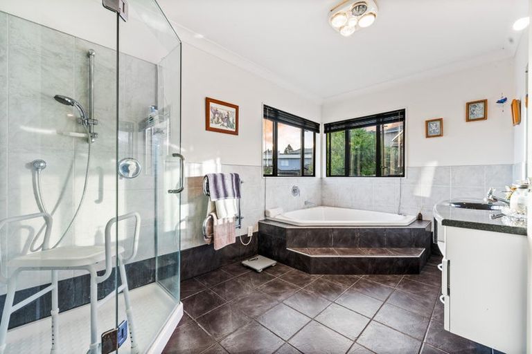 Photo of property in 4 Tellin Close, Massey, Auckland, 0614