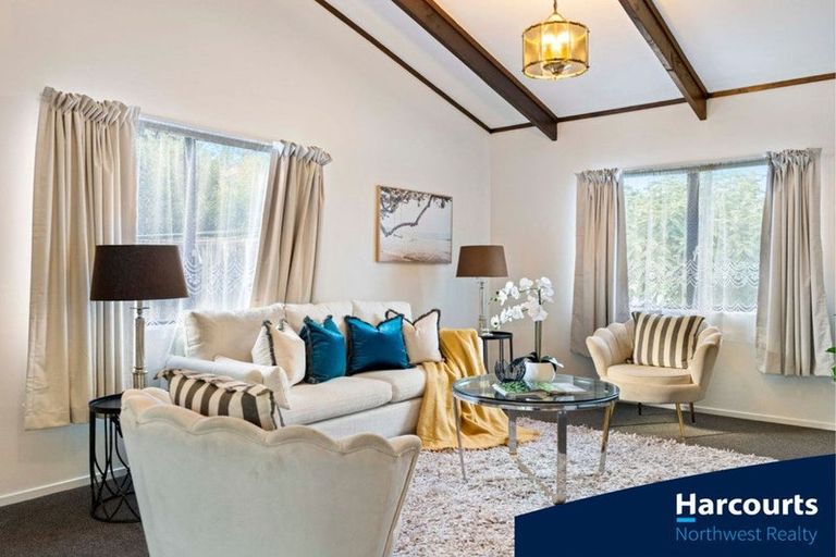 Photo of property in 1/729 Swanson Road, Swanson, Auckland, 0612