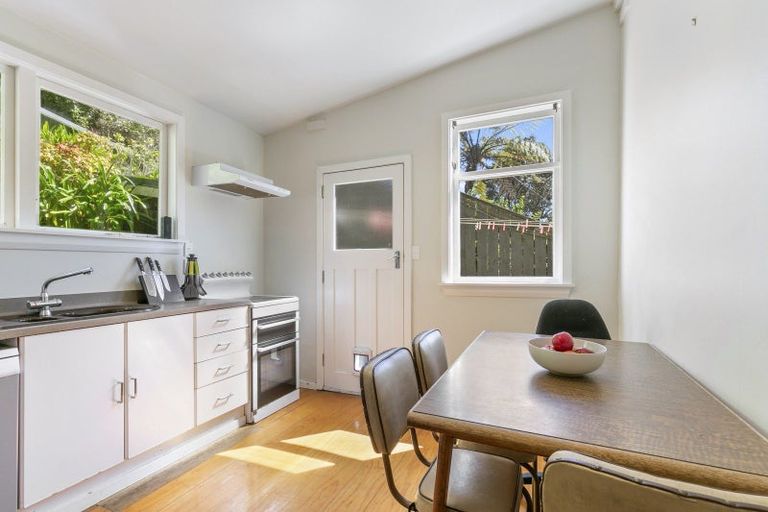 Photo of property in 9a Randwick Road, Northland, Wellington, 6012