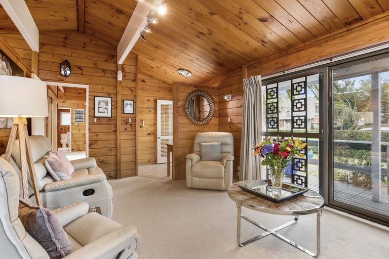 Photo of property in 3 Waterlea Avenue, Mangere Bridge, Auckland, 2022