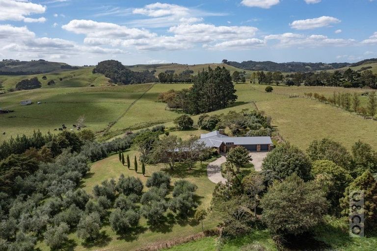 Photo of property in 1226 State Highway 16, Waimauku, 0883