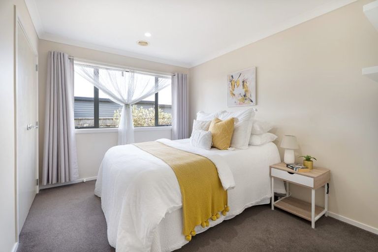 Photo of property in 42 Tongariro Drive, Aotea, Porirua, 5024