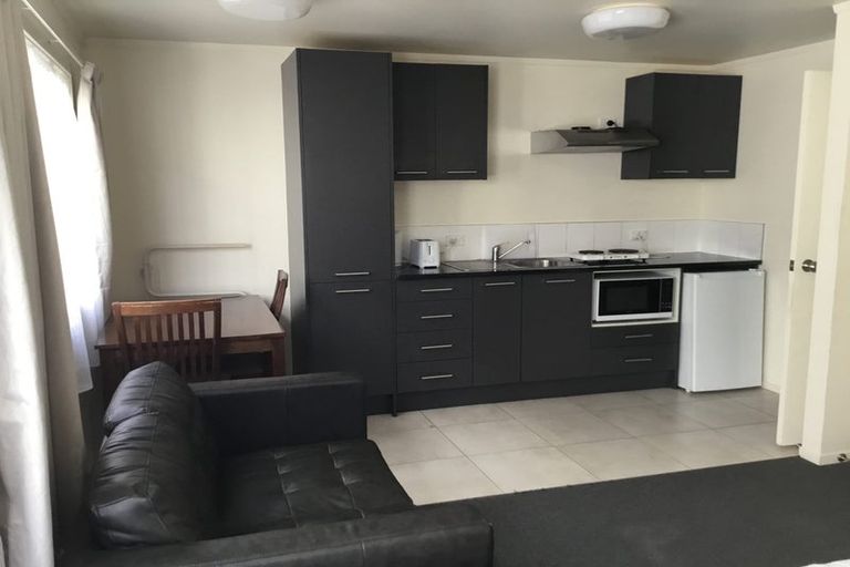 Photo of property in 8c Schnapper Rock Road, Schnapper Rock, Auckland, 0632