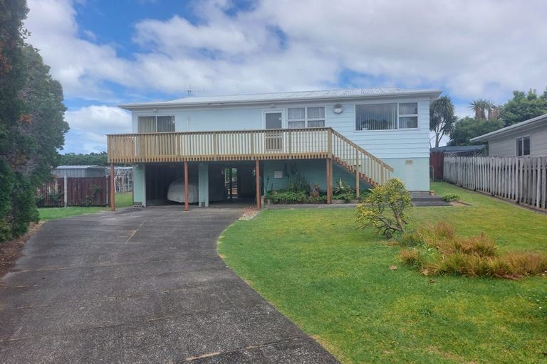 Photo of property in 14 Curlew Place, One Tree Point, 0118