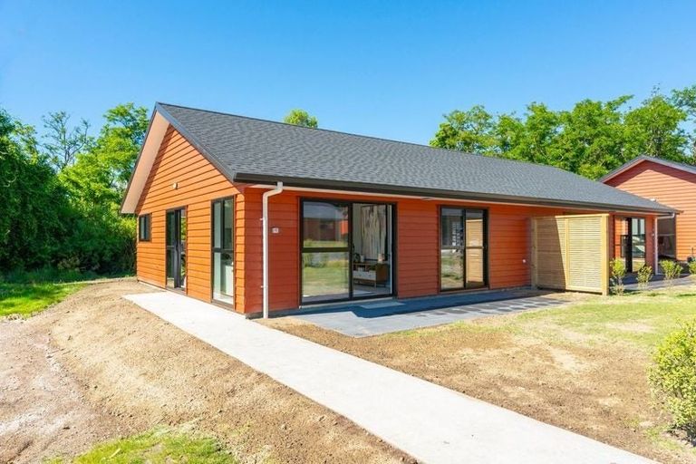 Photo of property in 10 Winnie Close, Acacia Bay, Taupo, 3330