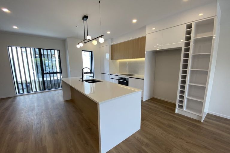 Photo of property in 15 Mina Way, Browns Bay, Auckland, 0630