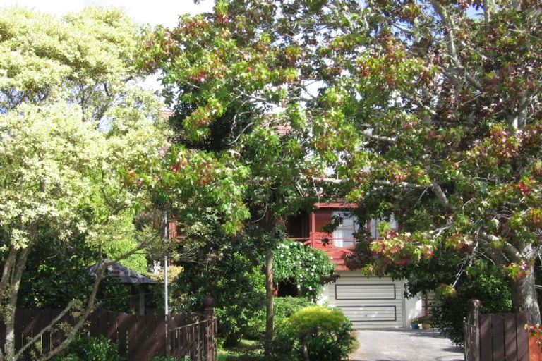 Photo of property in 18 Valhalla Drive, Beach Haven, Auckland, 0626