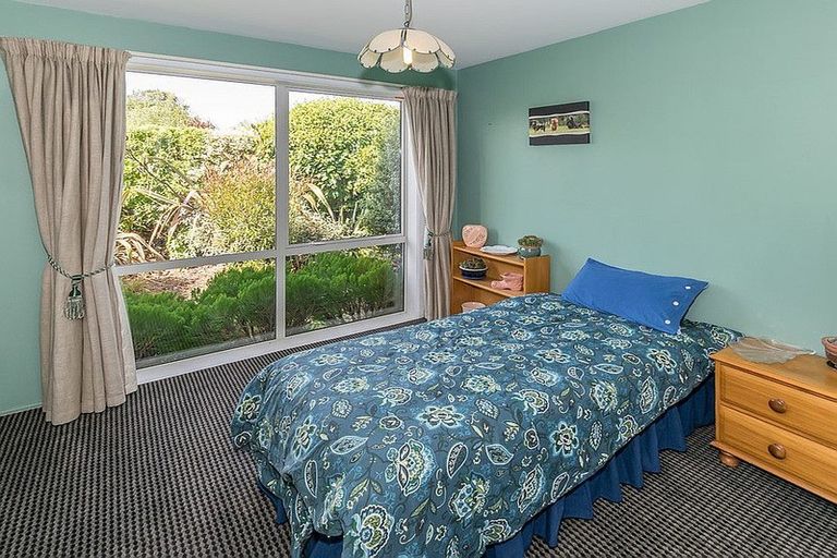 Photo of property in 9 Brookby Crescent, Avonhead, Christchurch, 8042