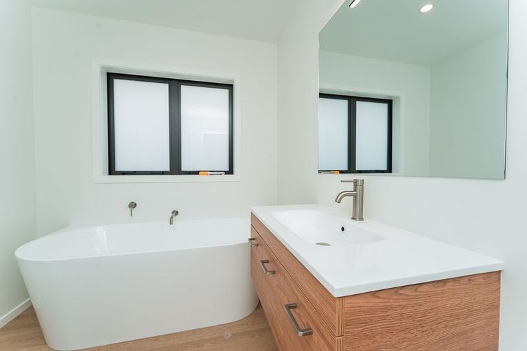 Photo of property in 55d Potter Avenue, Northcote, Auckland, 0627