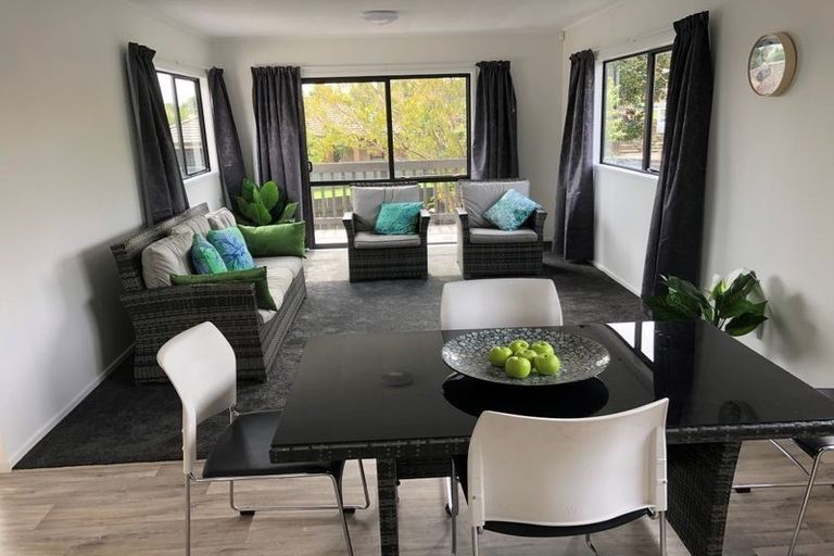 Photo of property in 1/5 Senecio Place, Weymouth, Auckland, 2103