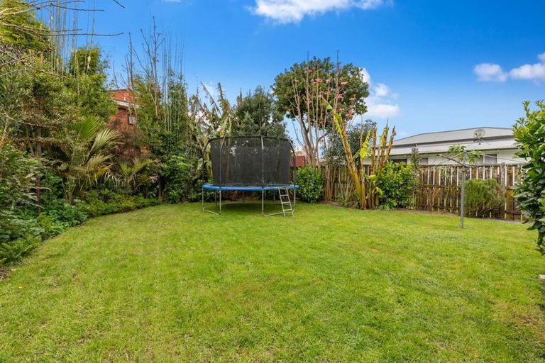 Photo of property in 2/17 Alma Crescent, Papakura, 2110