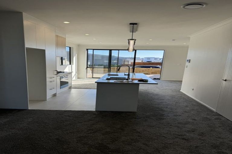 Photo of property in 14 Parahau Road, Papakura, 2110