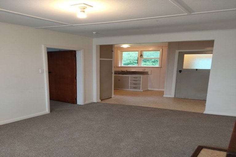 Photo of property in 82-88 Strand Crescent, Naenae, Lower Hutt, 5011