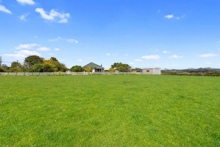 Photo of property in 180 Taupaki Road, Taupaki, Henderson, 0782