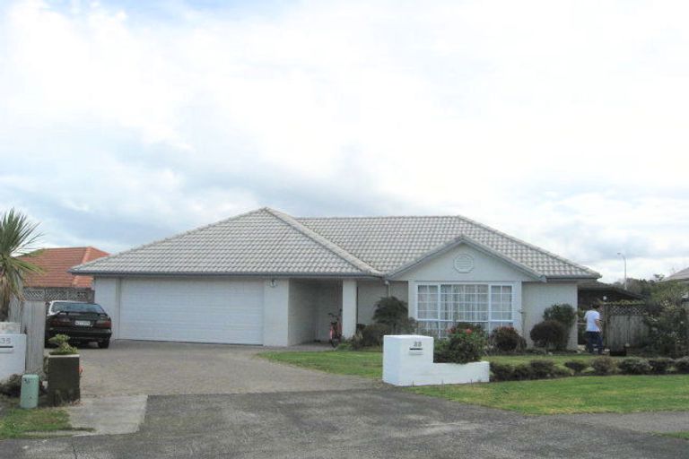Photo of property in 33 Palmcrest Grove, Highland Park, Auckland, 2010