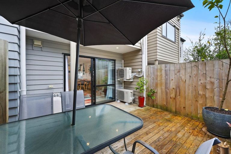 Photo of property in 3/6 South Pacific Place, Henderson, Auckland, 0612