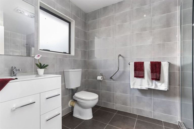 Photo of property in 46 Glen Marine Parade, Glendene, Auckland, 0602