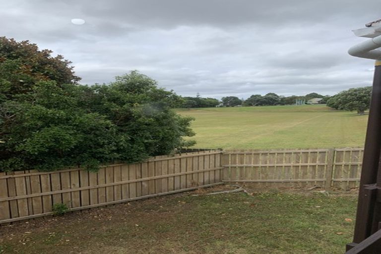 Photo of property in 2/6 Bundena Place, Clendon Park, Auckland, 2103