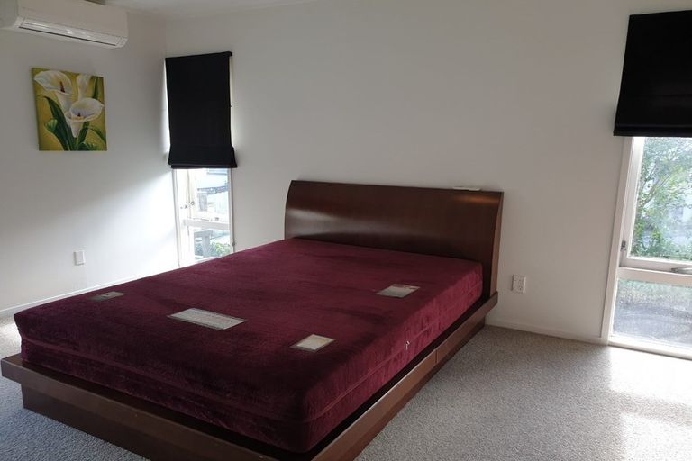 Photo of property in 1/546 Glenfield Road, Glenfield, Auckland, 0629