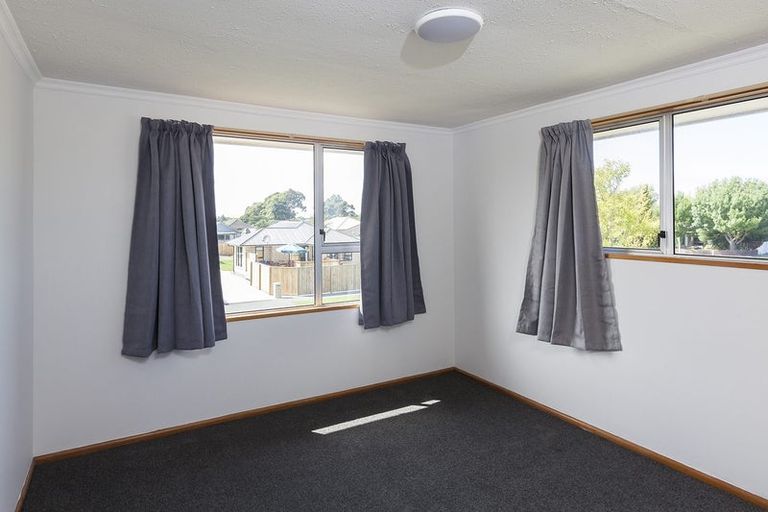 Photo of property in 11 Eglinton Street, Avondale, Christchurch, 8061