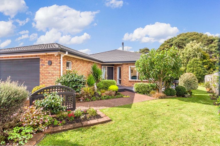 Photo of property in 22 Sherrybrooke Place, Sunnyvale, Auckland, 0612