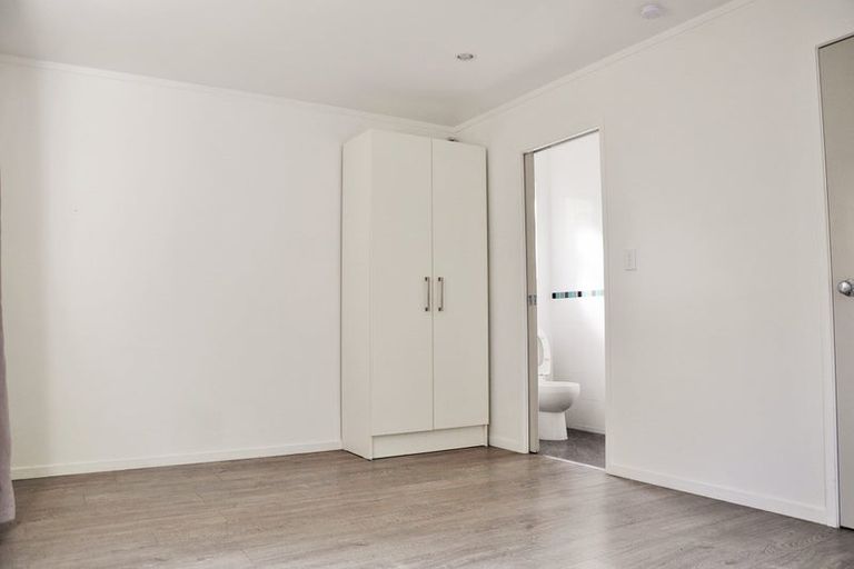 Photo of property in 100 Spinella Drive, Bayview, Auckland, 0629