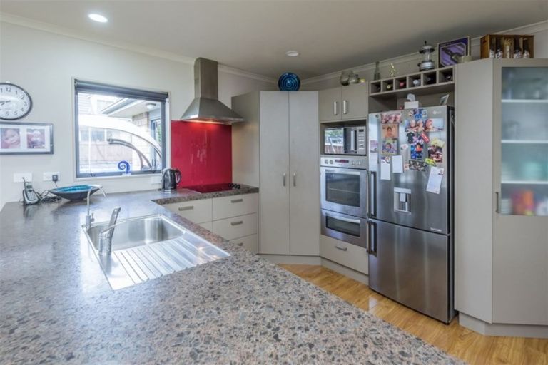 Photo of property in 16 Okarito Avenue, Levin, 5510