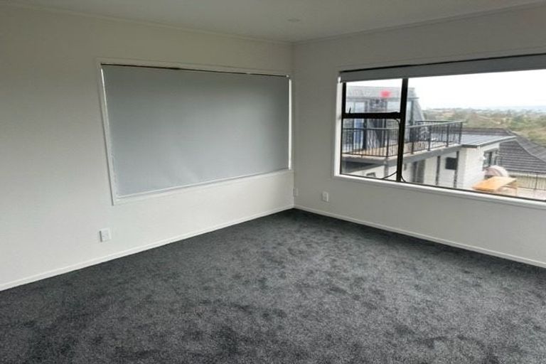 Photo of property in 258 Glamorgan Drive, Northcross, Auckland, 0630