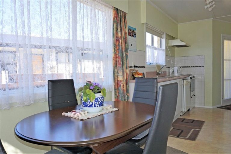 Photo of property in 129 Queen Street West, Levin, 5510