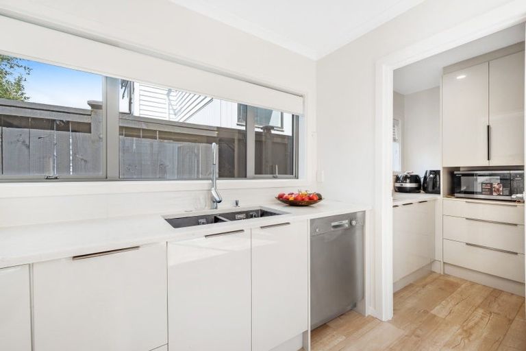 Photo of property in 4 Waihanga Way, Bucklands Beach, Auckland, 2014