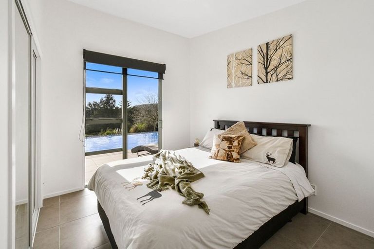 Photo of property in 43 Harry Dreadon Road, Opaheke, Papakura, 2584