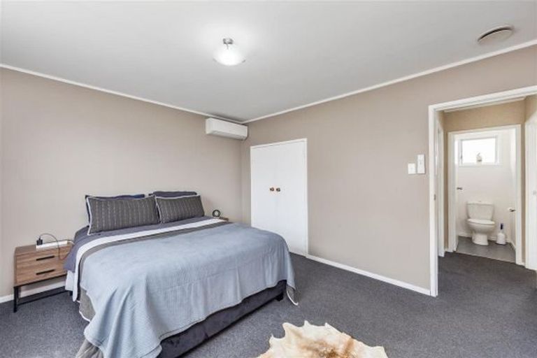 Photo of property in 2/121 Seymour Road, Sunnyvale, Auckland, 0612