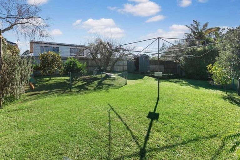 Photo of property in 88 Target Road, Totara Vale, Auckland, 0629