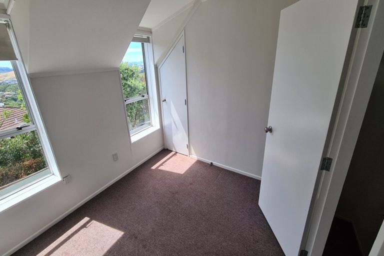 Photo of property in 7 Hollydale Grove, Churton Park, Wellington, 6037