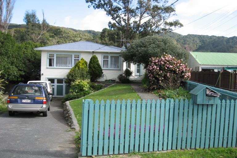Photo of property in 26 Wood Street, Wainuiomata, Lower Hutt, 5014