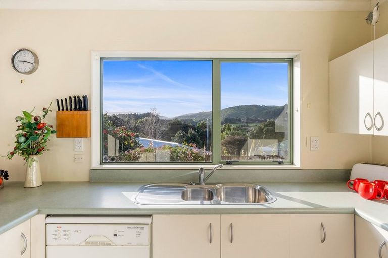 Photo of property in 8a Chilton Drive, Paraparaumu, 5032