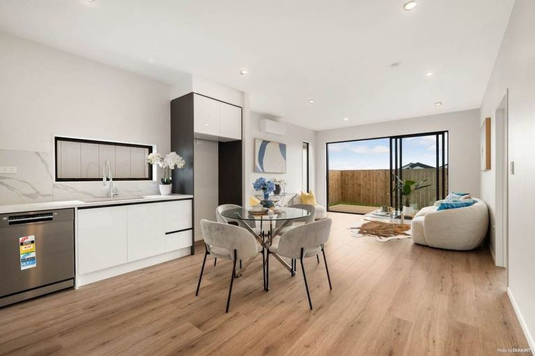 Photo of property in 12 Horokaka Street, Massey, 0614