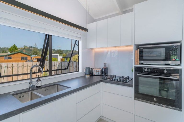 Photo of property in 8 Laura Place, Whitianga, 3510