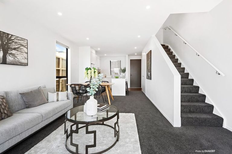 Photo of property in 1/62 Spenmoor Street, Newlands, Wellington, 6037