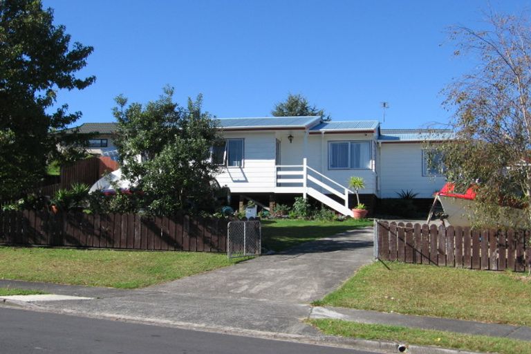 Photo of property in 11 Edgware Road, West Harbour, Auckland, 0618